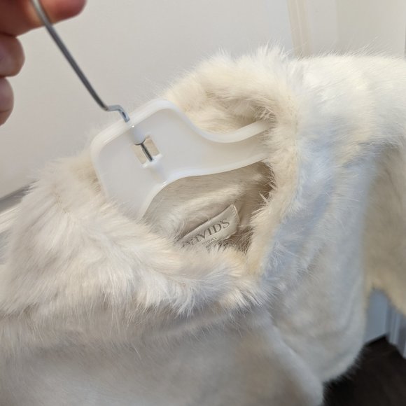 David's Bridal Faux-Fur Mock Neck Capelet - Picture 3 of 5